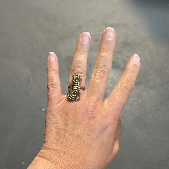 Spiral Adjustable Ring - Picture 6 of 9